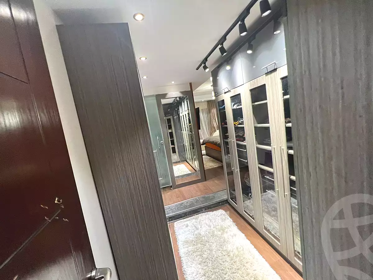 https://aqarmap.com.eg/ar/listing/6704737-for-sale-cairo-el-sheikh-zayed-city-compounds-kmbwnd-ljwmn