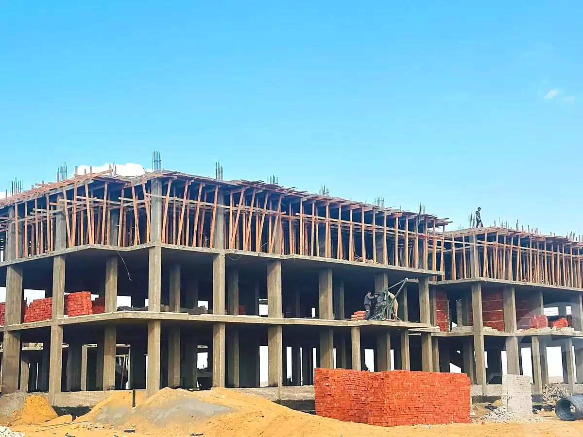 https://aqarmap.com.eg/ar/listing/6766801-for-sale-cairo-el-sheikh-zayed-city-lshykh-zyd-ljdyd-lugar-compound-gates