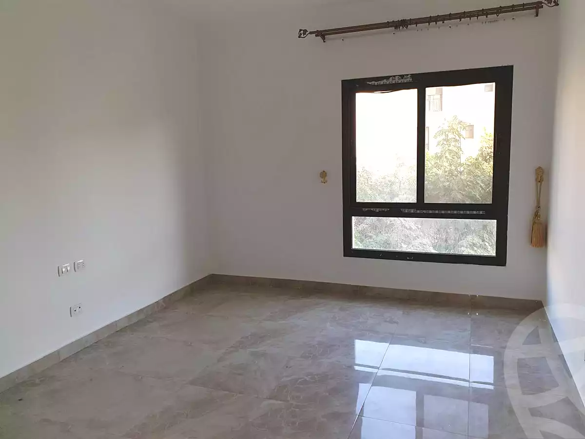 https://aqarmap.com.eg/ar/listing/6710485-for-sale-cairo-el-sheikh-zayed-city-compounds-kmbwnd-wyst-twn-swdyk
