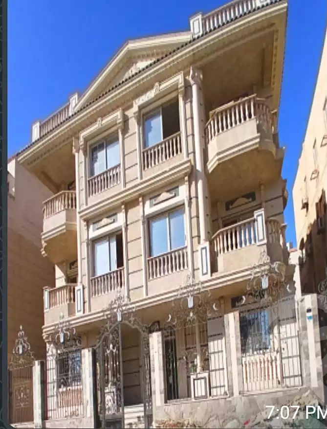 https://aqarmap.com.eg/en/listing/6712660-for-sale-cairo-new-cairo-el-ahyaa-first-neighborhood-street-1