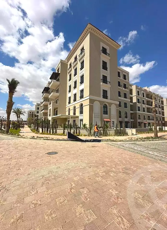 https://aqarmap.com.eg/ar/listing/6728666-for-sale-cairo-el-sheikh-zayed-city-compounds-kmbwnd-fyldj-wyst-dr-llttwyr