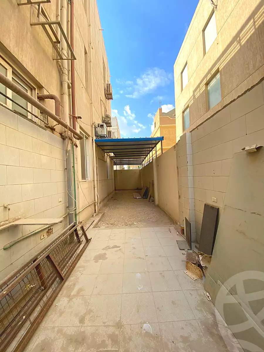 https://aqarmap.com.eg/ar/listing/6728778-for-rent-cairo-new-cairo-first-settlement-mhwr-mstfy-kml