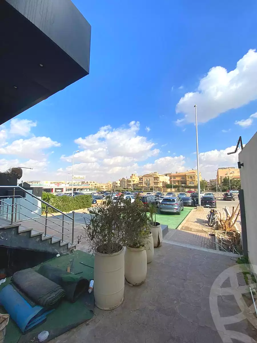 https://aqarmap.com.eg/ar/listing/6728778-for-rent-cairo-new-cairo-first-settlement-mhwr-mstfy-kml