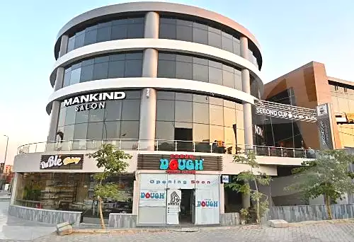 https://aqarmap.com.eg/ar/listing/6729170-for-rent-cairo-new-cairo-compounds-vx-golden-square-mall-mercon