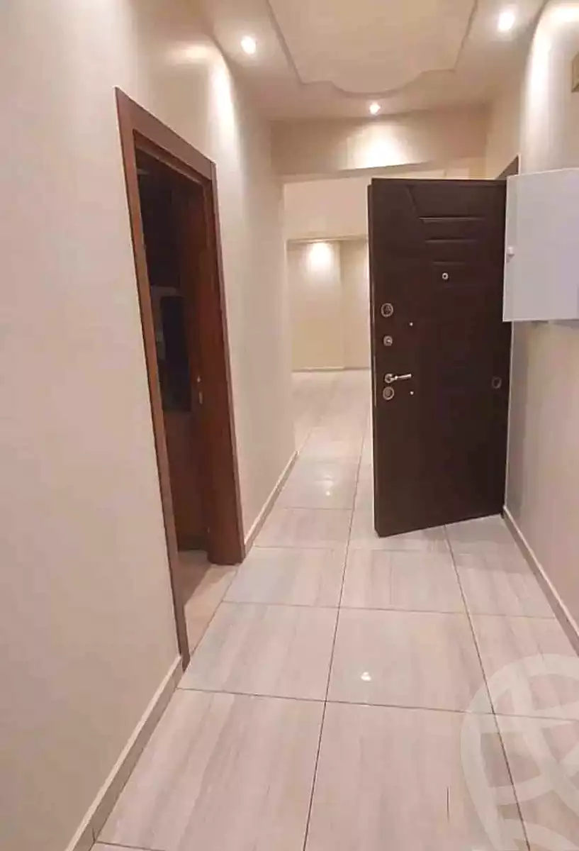 https://aqarmap.com.eg/ar/listing/6734537-for-sale-cairo-new-cairo-ganob-el-akadamiya-south-academy-a-zaid-ebn-haretha-st