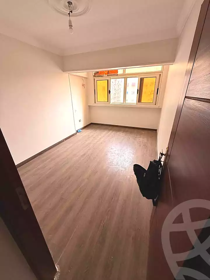 https://aqarmap.com.eg/ar/listing/6737585-for-sale-alexandria-el-mandara-alex-el-mandara-bahri-sidi-kamal-st