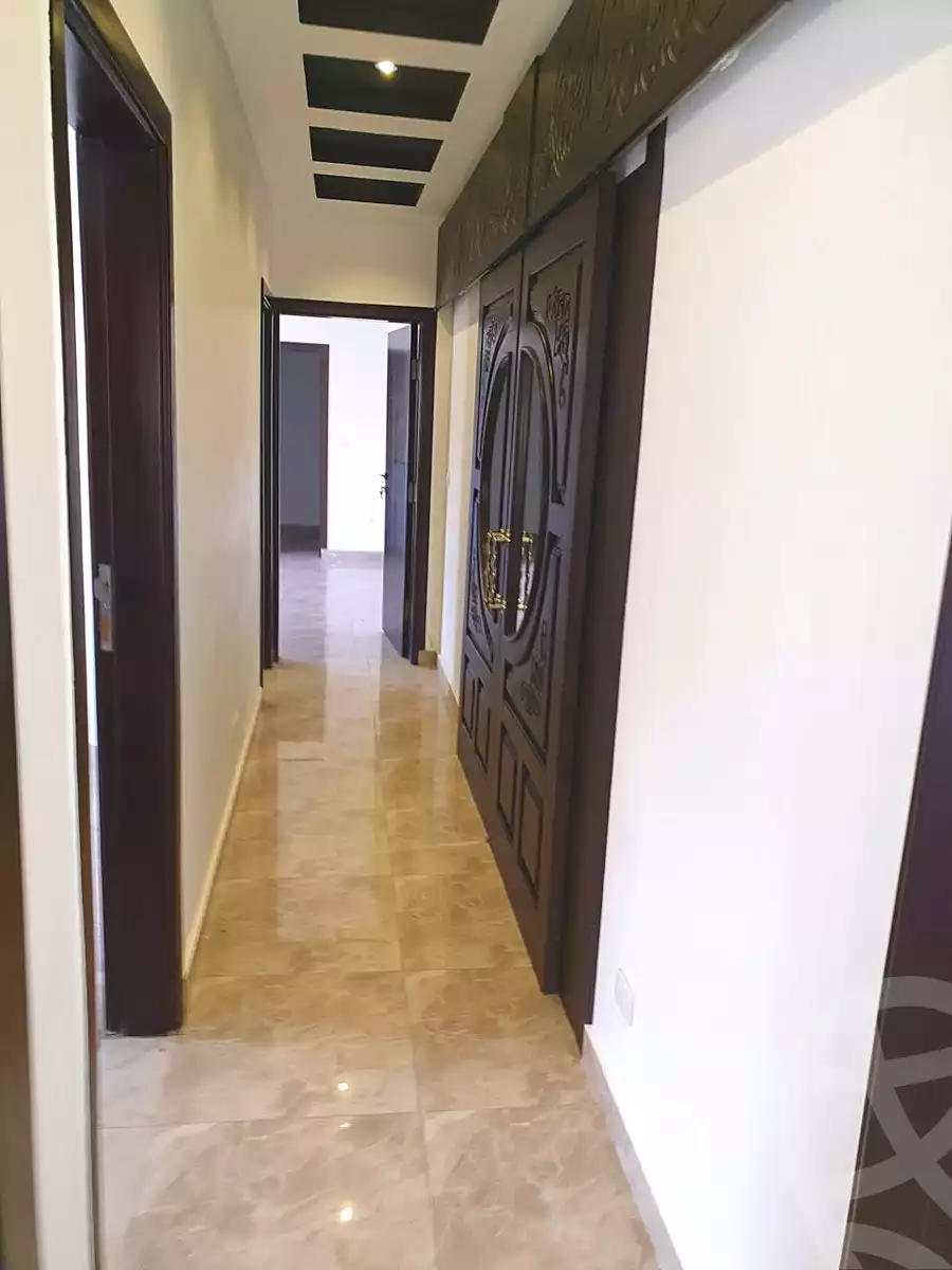 https://aqarmap.com.eg/ar/listing/6743310-for-sale-cairo-el-sheikh-zayed-city-compounds-kmbwnd-wyst-twn-swdyk