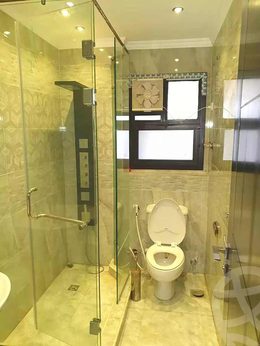 https://aqarmap.com.eg/ar/listing/6743310-for-sale-cairo-el-sheikh-zayed-city-compounds-kmbwnd-wyst-twn-swdyk