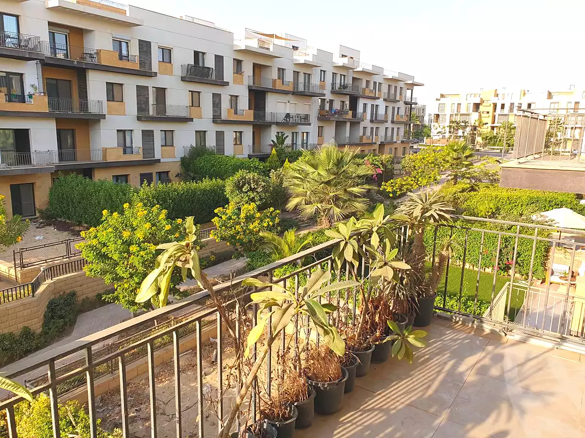 https://aqarmap.com.eg/ar/listing/6743310-for-sale-cairo-el-sheikh-zayed-city-compounds-kmbwnd-wyst-twn-swdyk