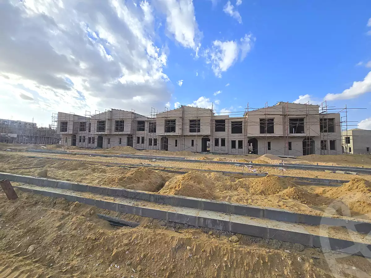 https://aqarmap.com.eg/ar/listing/6746906-for-sale-cairo-el-sheikh-zayed-city-compounds-kmbwnd-fyldj-wyst-dr-llttwyr