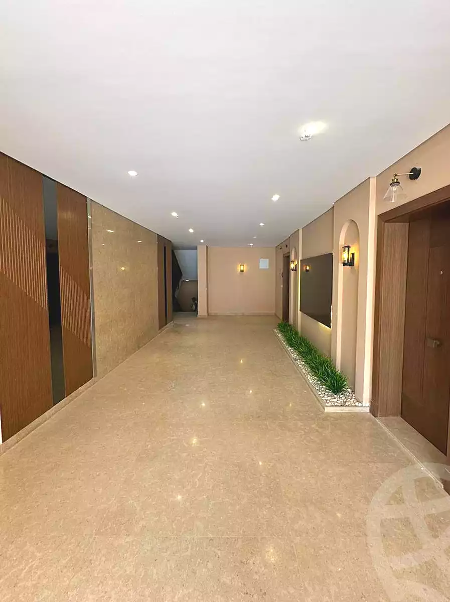 https://aqarmap.com.eg/ar/listing/6747789-for-sale-cairo-el-sheikh-zayed-city-compounds-kmbwnd-fyldj-wyst-dr-llttwyr