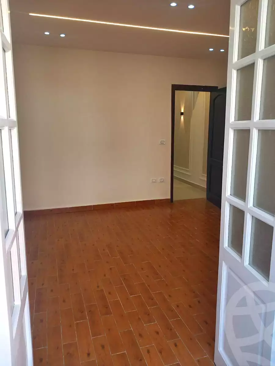 https://aqarmap.com.eg/ar/listing/6749387-for-sale-cairo-6th-of-october-el-ahyaa-neighborhood-2nd-divided-from-al-kafrawei-st