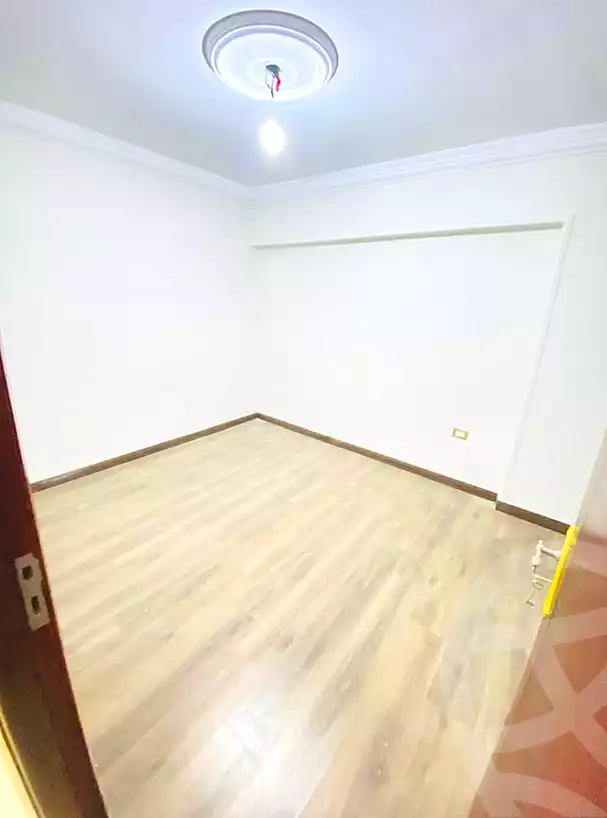 https://aqarmap.com.eg/en/listing/6749798-for-sale-alexandria-el-mandara-alex-el-mandara-bahri-sidi-kamal-st
