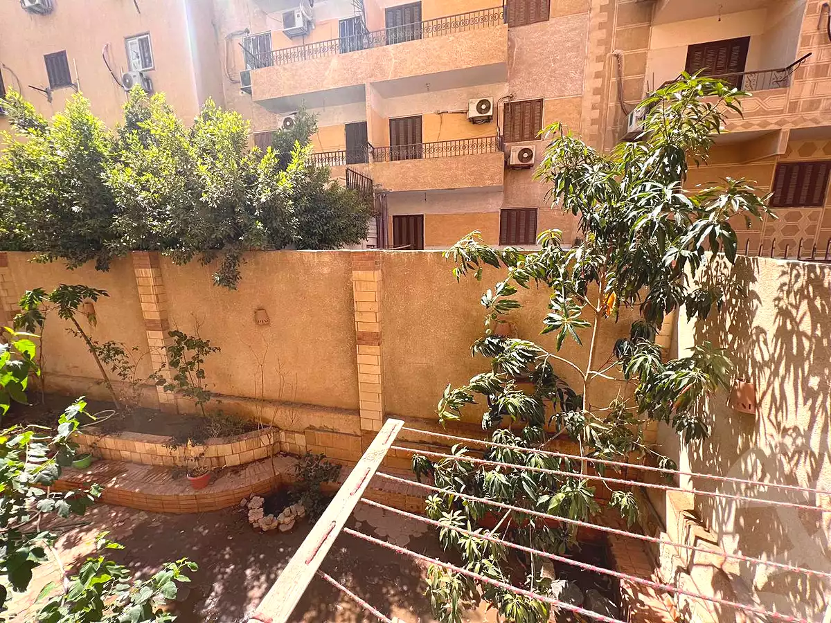 https://aqarmap.com.eg/ar/listing/6749953-for-sale-cairo-6th-of-october-el-ahyaa-neighborhood-2nd-divided-from-al-kafrawei-st