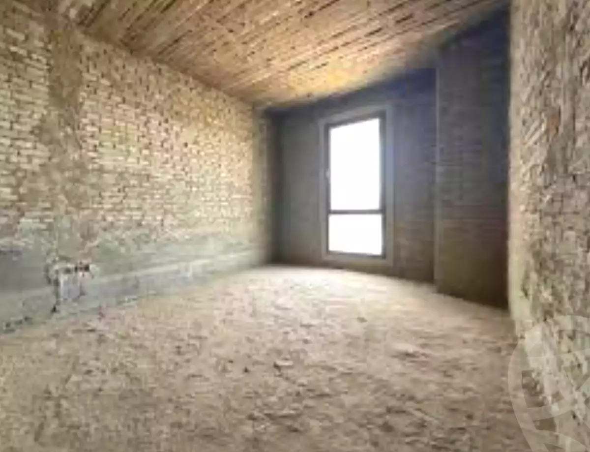 https://aqarmap.com.eg/ar/listing/6750997-for-sale-cairo-el-sheikh-zayed-city-compounds-kmbwnd-wyst-twn-swdyk