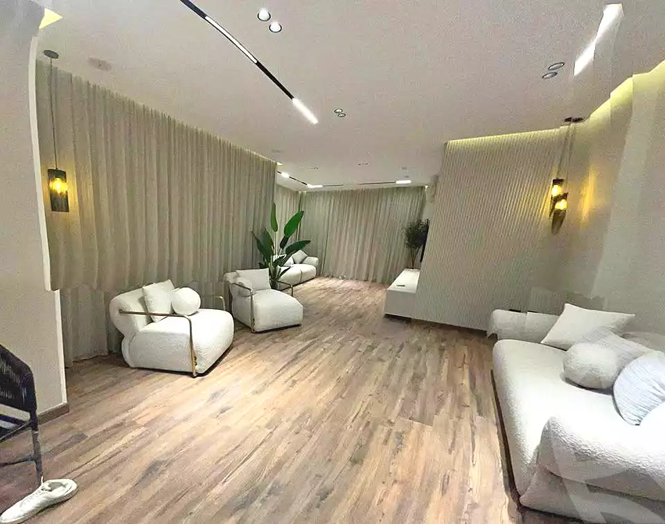 https://aqarmap.com.eg/ar/listing/6751295-for-sale-cairo-new-cairo-compounds-kmbwnd-kryk-twn-il-cazar
