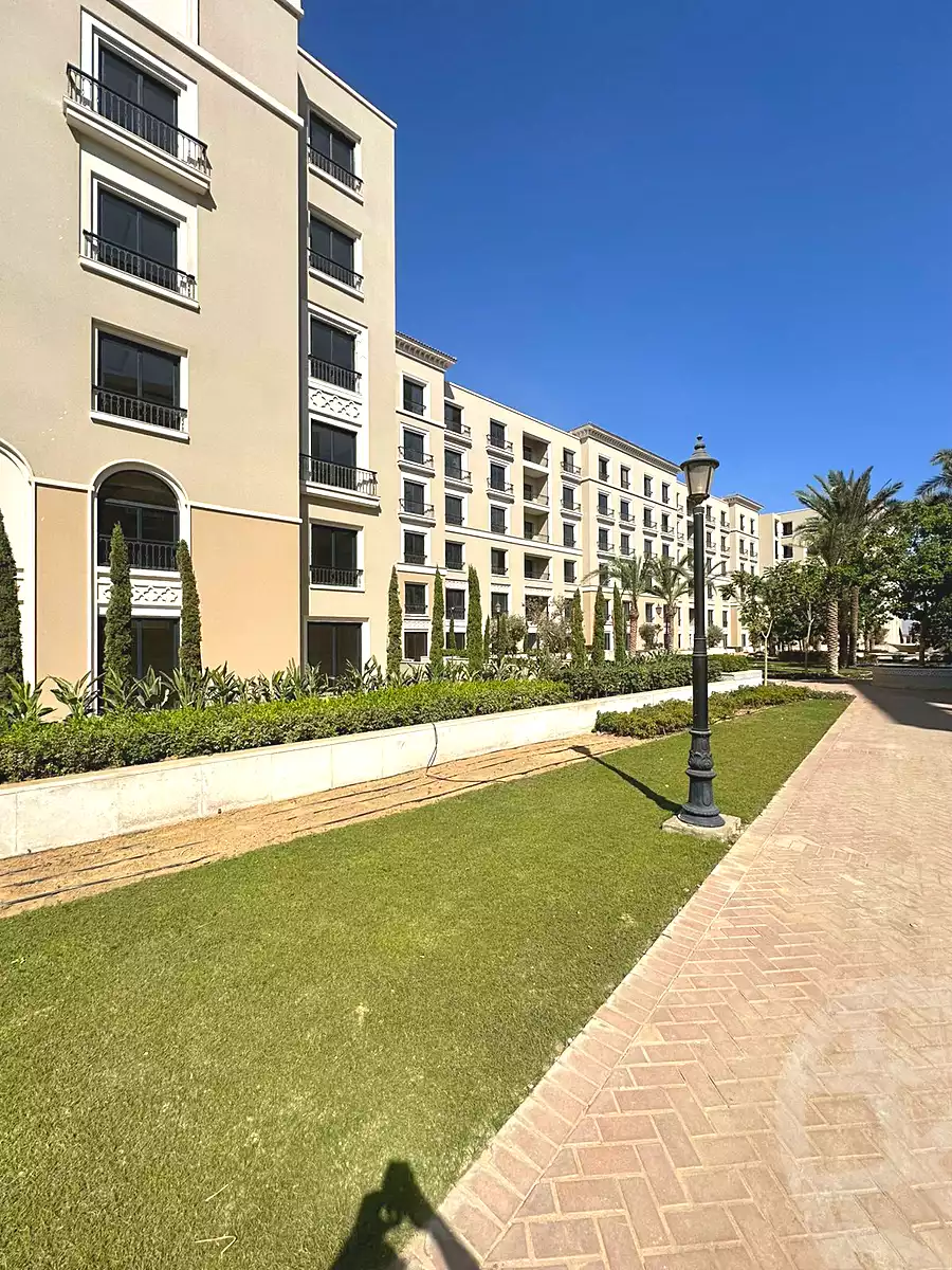 https://aqarmap.com.eg/ar/listing/6764620-for-sale-cairo-el-sheikh-zayed-city-compounds-kmbwnd-fyldj-wyst-dr-llttwyr