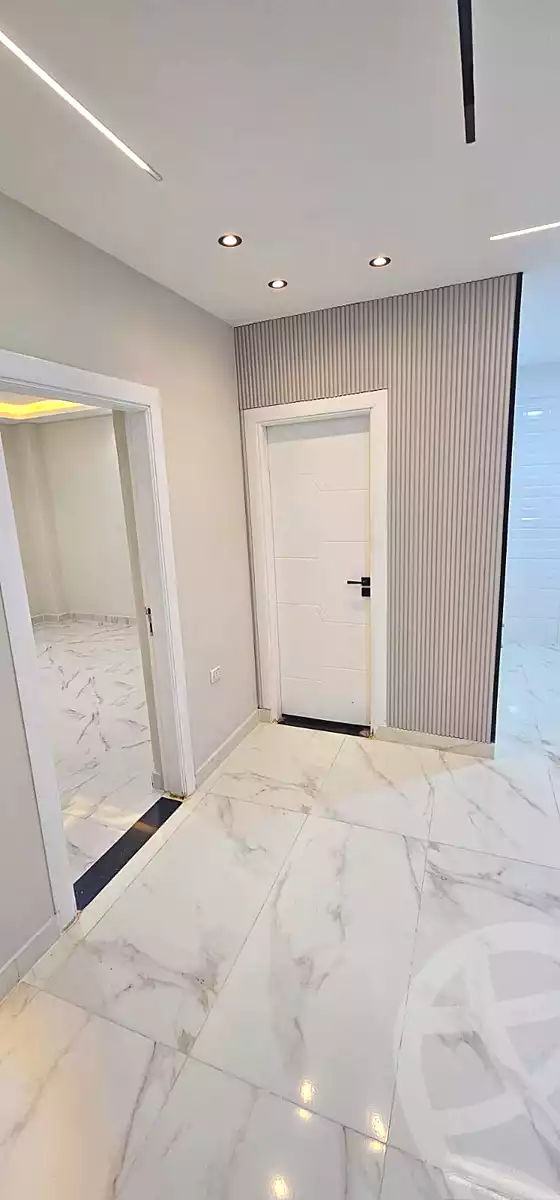 https://aqarmap.com.eg/ar/listing/6782107-for-sale-cairo-6th-of-october-el-ahyaa-neighborhood-1st-al-maahad