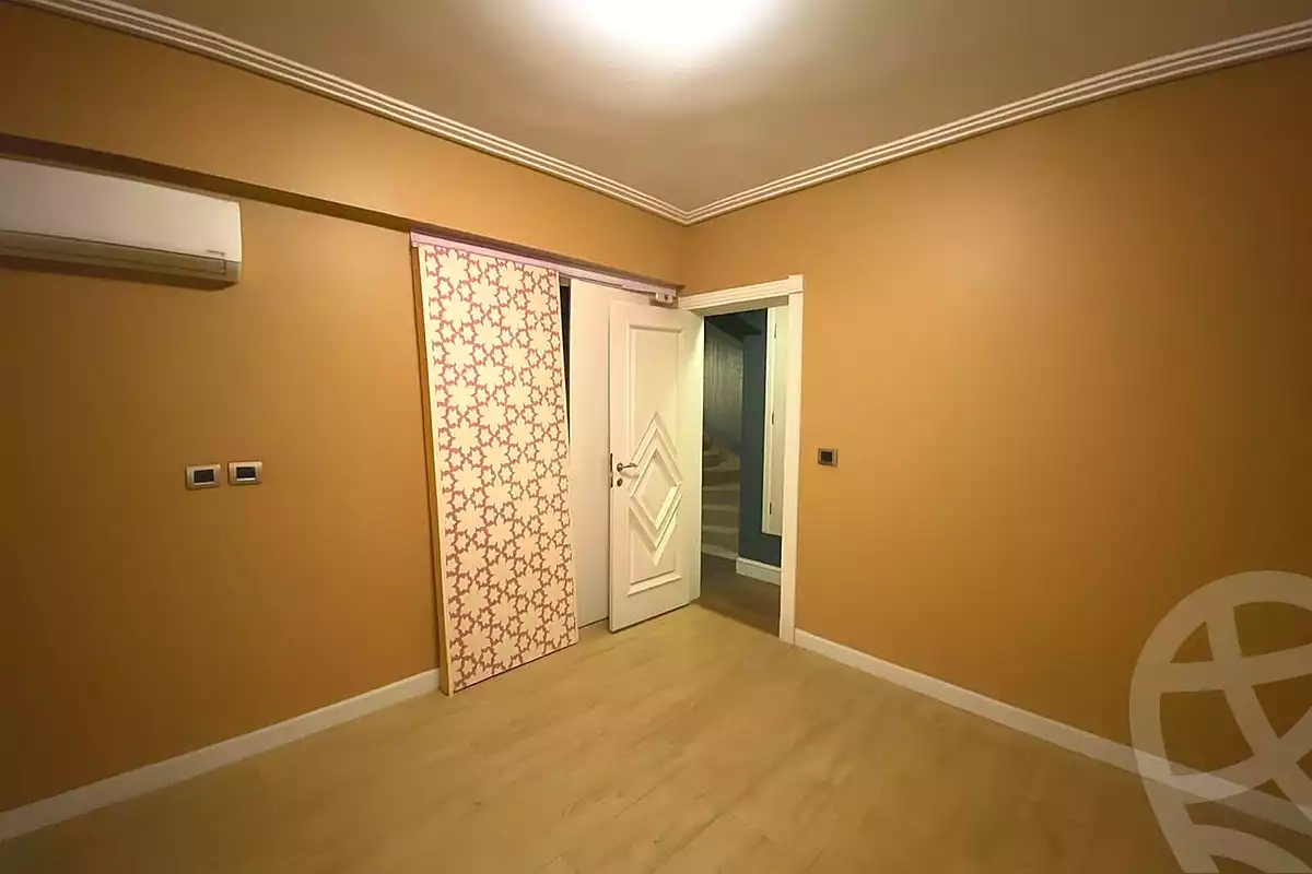 https://aqarmap.com.eg/ar/listing/6790467-for-rent-cairo-new-cairo-compounds-mountain-view-hyde-park