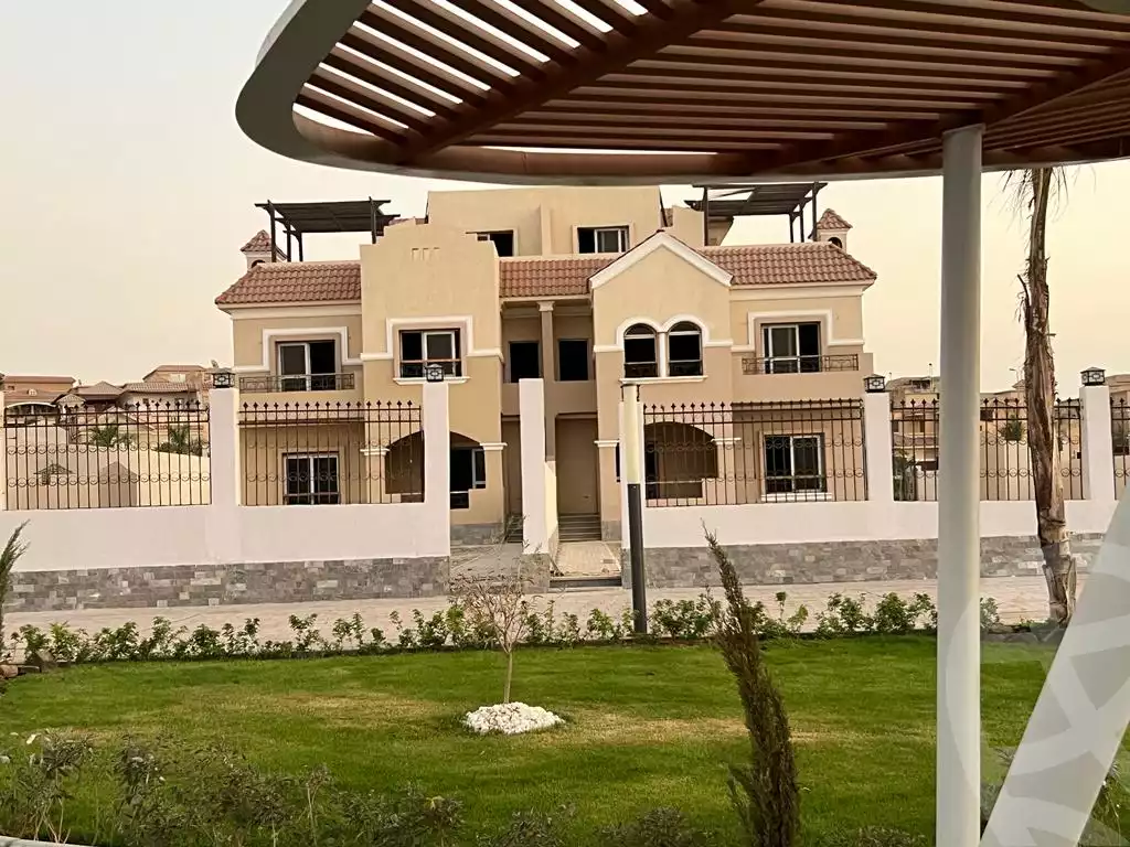 https://aqarmap.com.eg/en/listing/6799217-for-sale-cairo-el-sheikh-zayed-city-compounds-el-khamayel