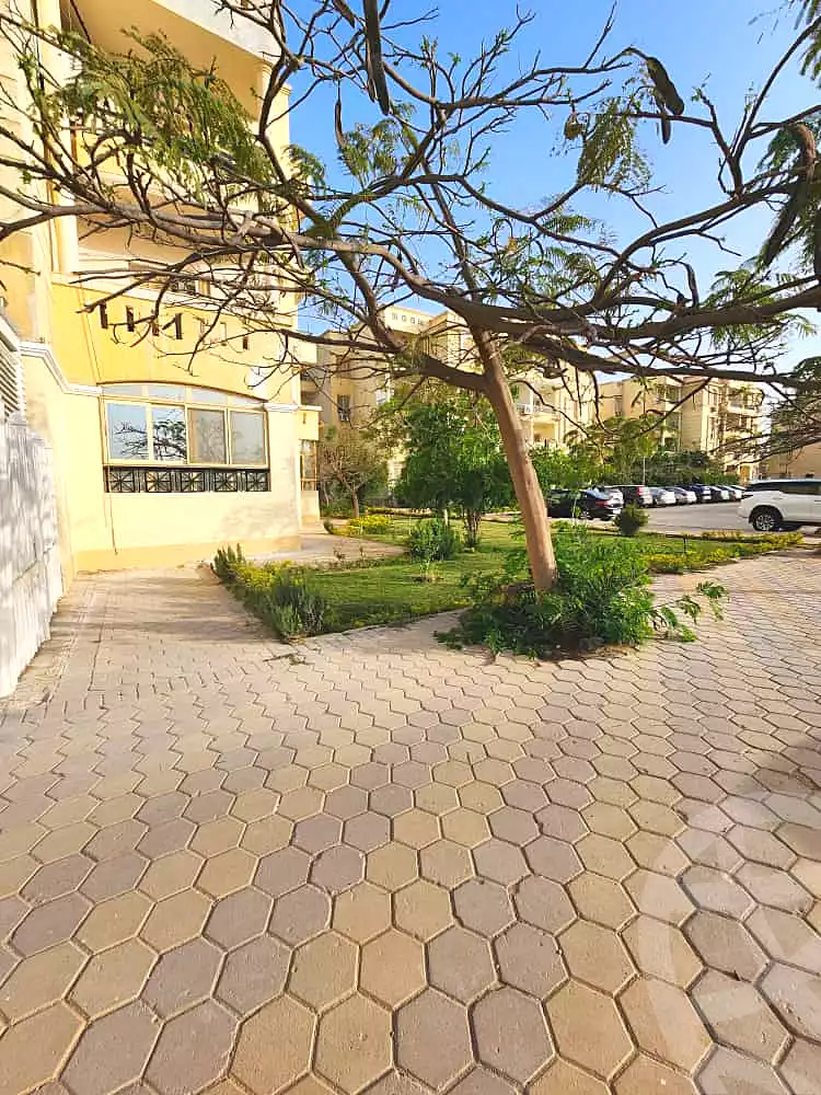 https://aqarmap.com.eg/en/listing/6799217-for-sale-cairo-el-sheikh-zayed-city-compounds-el-khamayel