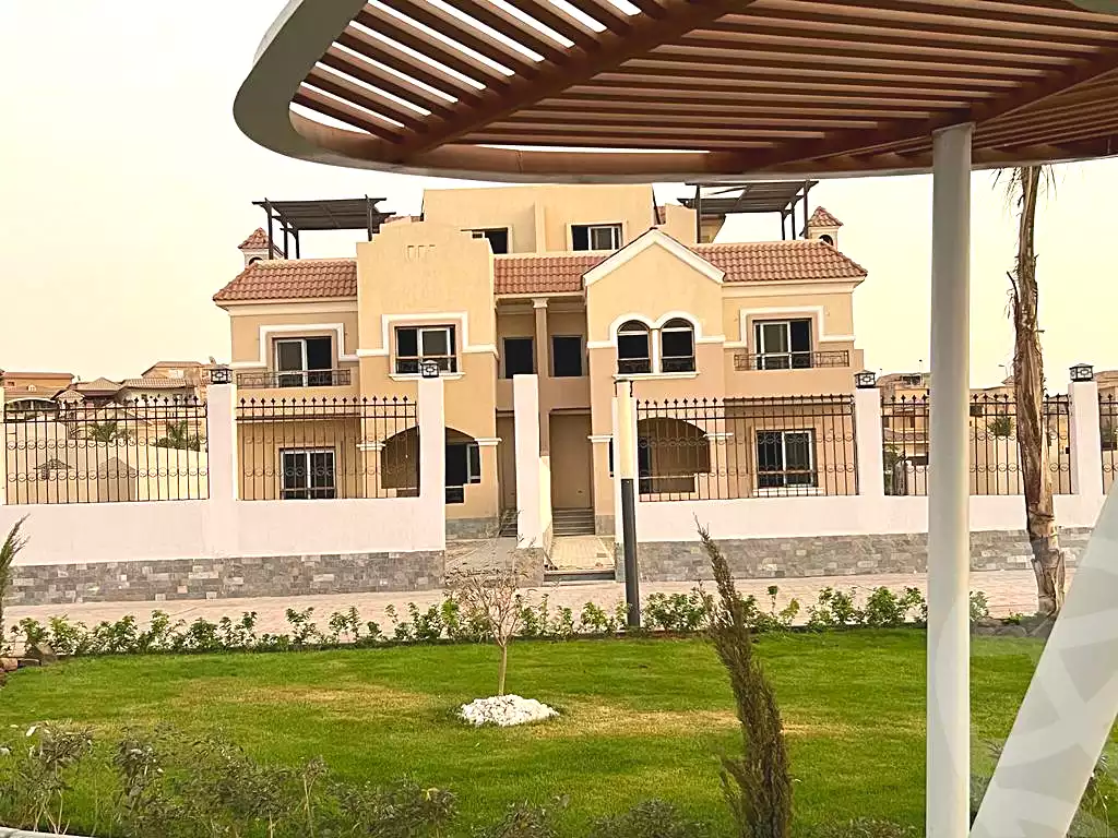 https://aqarmap.com.eg/ar/listing/6799255-for-sale-cairo-el-sheikh-zayed-city-compounds-el-khamayel