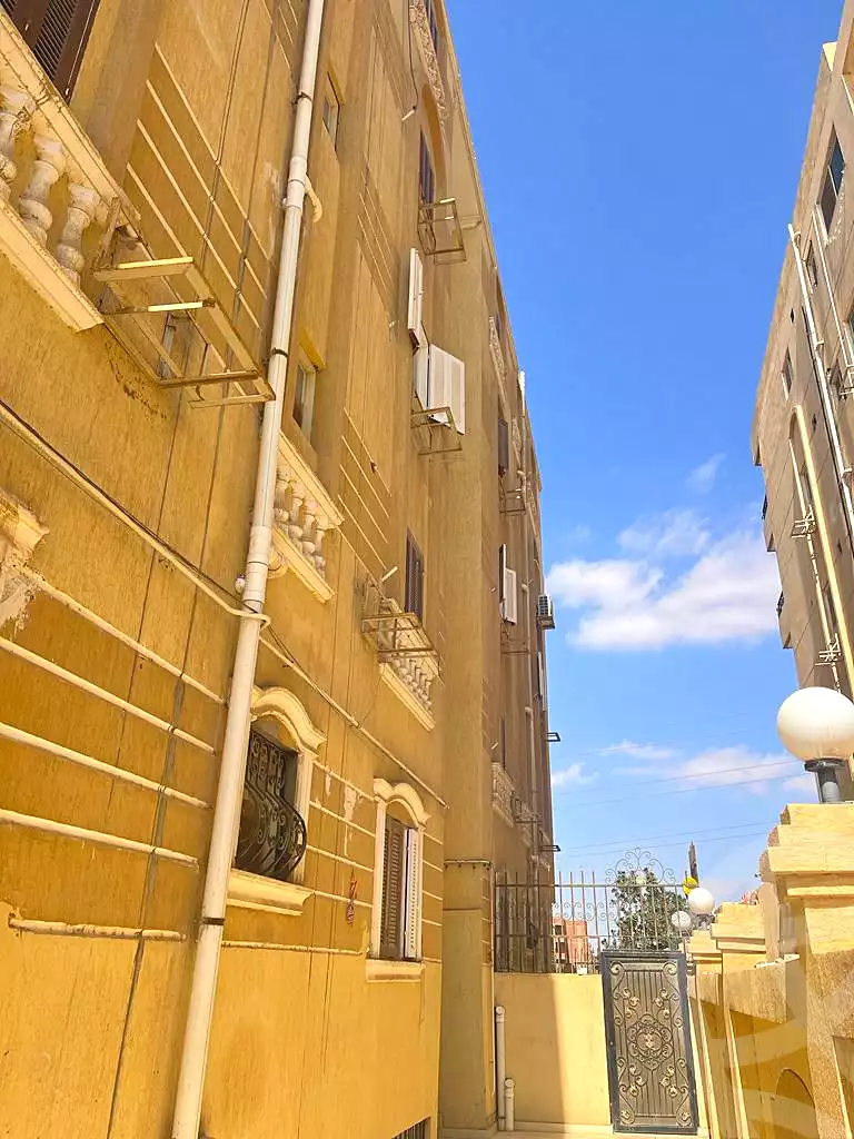 https://aqarmap.com.eg/ar/listing/6800580-for-rent-cairo-6th-of-october-el-ahyaa-neighborhood-11th