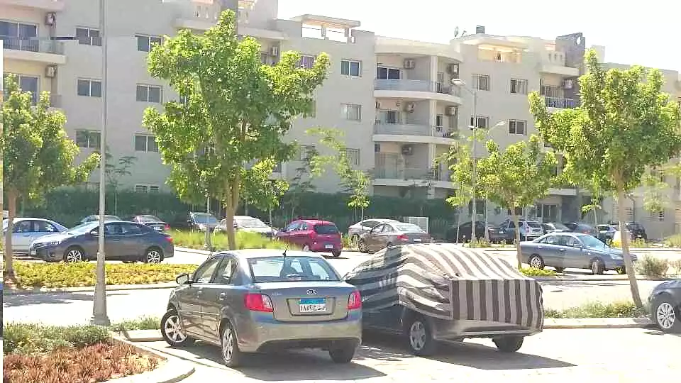 https://aqarmap.com.eg/ar/listing/6800666-for-sale-cairo-el-sheikh-zayed-city-compounds-dh-drys