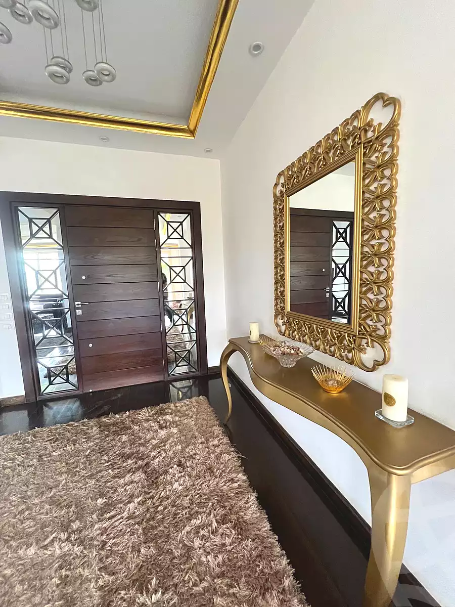 https://aqarmap.com.eg/en/listing/6806090-for-sale-cairo-el-sheikh-zayed-city-compounds-royal-city