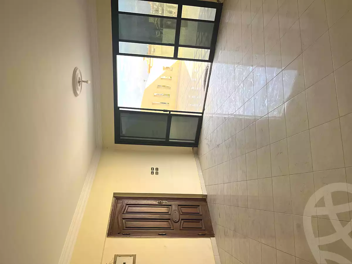 https://aqarmap.com.eg/ar/listing/6810297-for-rent-cairo-new-cairo-ganob-el-akadamiya-south-academy-b-taha-hussein-st