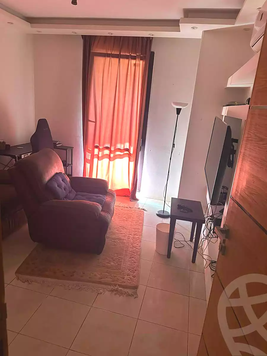 https://aqarmap.com.eg/ar/listing/6819037-for-sale-cairo-el-sheikh-zayed-city-compounds-kmbwnd-wyst-twn-swdyk