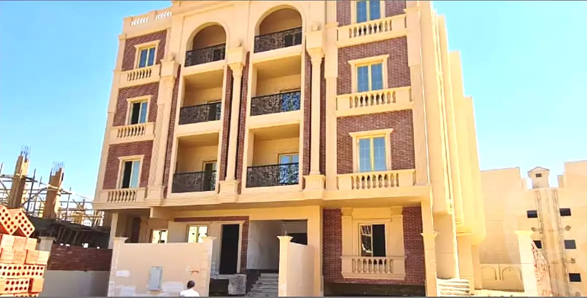 https://aqarmap.com.eg/ar/listing/6820291-for-sale-cairo-al-oubour-compounds-golf-city
