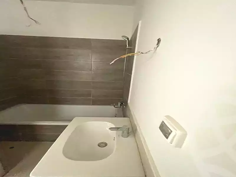 https://aqarmap.com.eg/ar/listing/6821649-for-sale-cairo-el-shorouk-compounds-al-burouj-compound-imkan