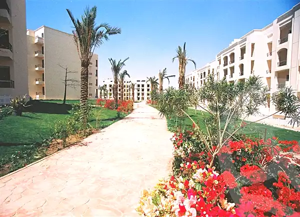 https://aqarmap.com.eg/ar/listing/6825410-for-sale-cairo-el-sheikh-zayed-city-compounds-hadayek-el-mohandiseen