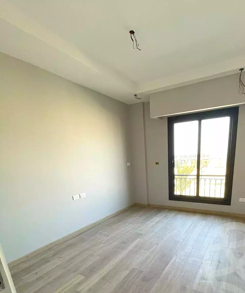https://aqarmap.com.eg/ar/listing/6831037-for-sale-cairo-el-sheikh-zayed-city-compounds-kmbwnd-fyldj-wyst-dr-llttwyr