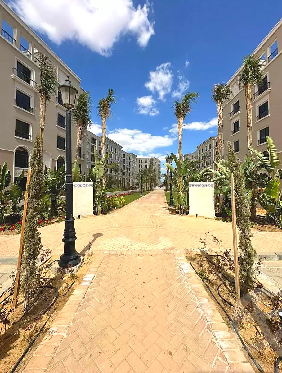 https://aqarmap.com.eg/en/listing/6837546-for-sale-cairo-el-sheikh-zayed-city-compounds-kmbwnd-fyldj-wyst-dr-llttwyr