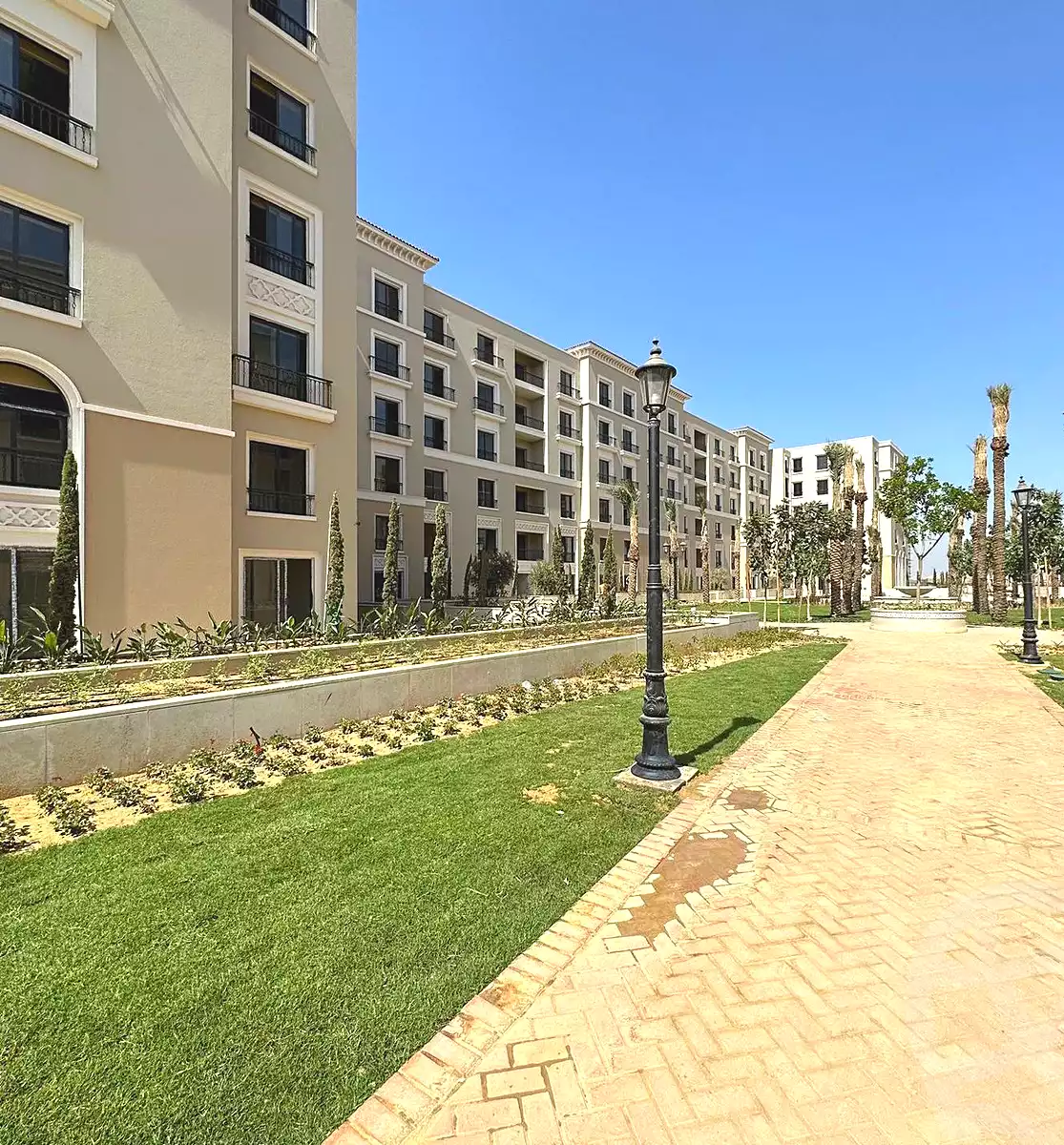 https://aqarmap.com.eg/en/listing/6837546-for-sale-cairo-el-sheikh-zayed-city-compounds-kmbwnd-fyldj-wyst-dr-llttwyr