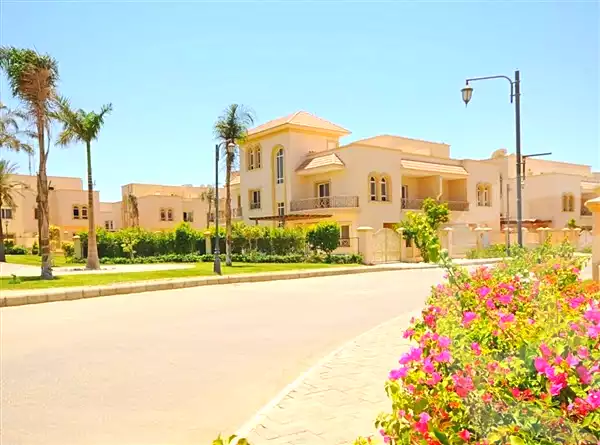 https://aqarmap.com.eg/en/listing/6837587-for-sale-cairo-el-sheikh-zayed-city-compounds-greens