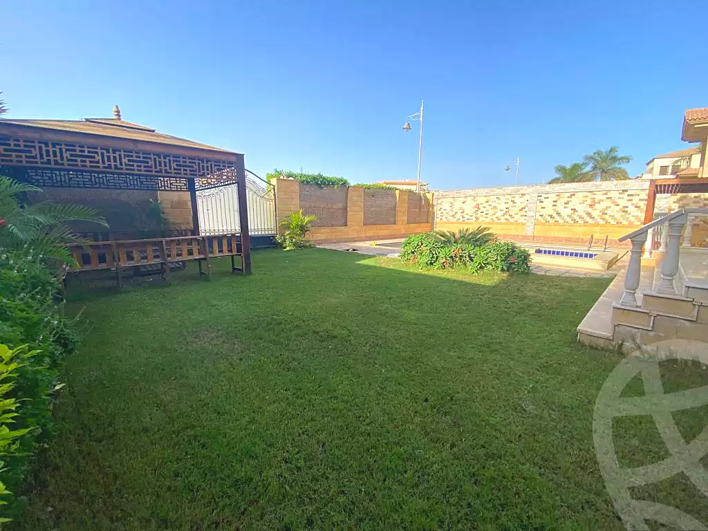 https://aqarmap.com.eg/ar/listing/6839171-for-sale-cairo-el-sheikh-zayed-city-compounds-royal-city
