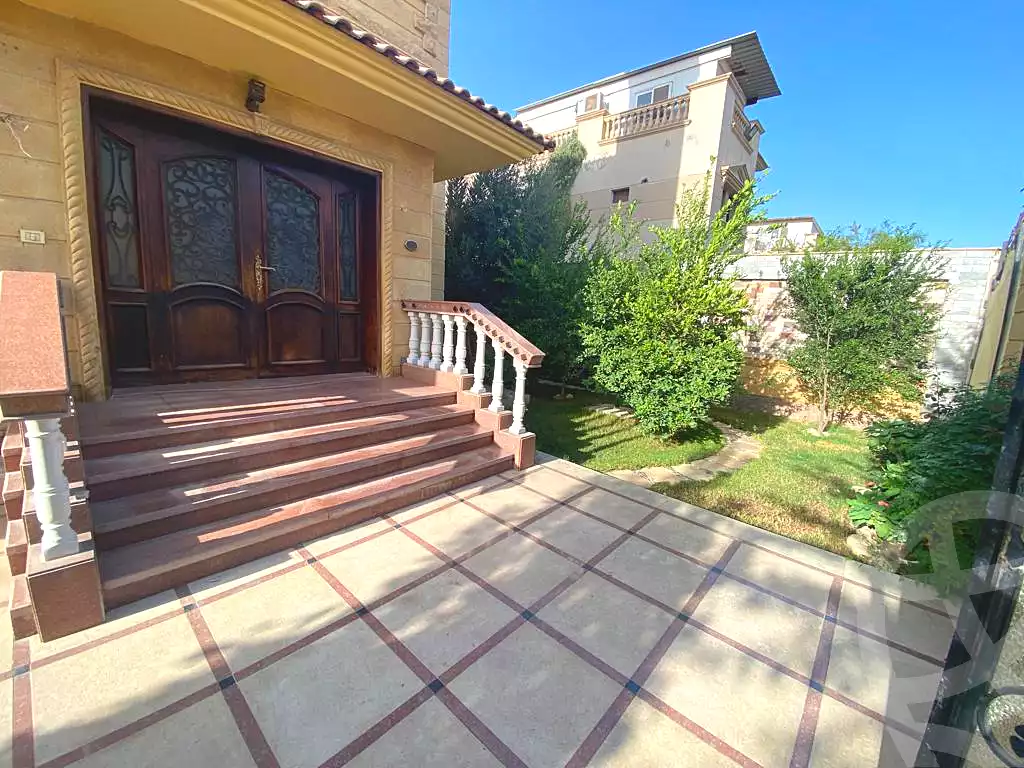 https://aqarmap.com.eg/ar/listing/6839171-for-sale-cairo-el-sheikh-zayed-city-compounds-royal-city