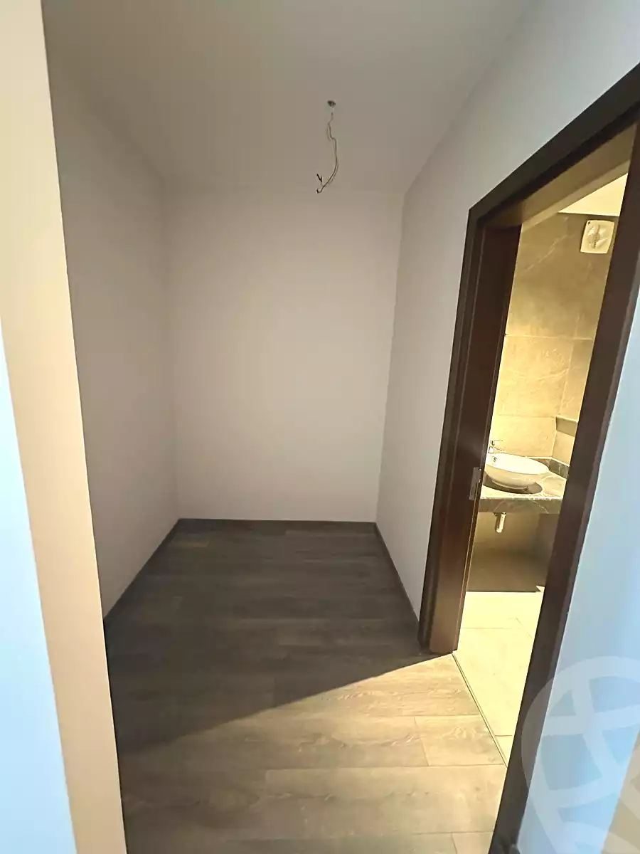 https://aqarmap.com.eg/ar/listing/6839159-for-sale-cairo-el-sheikh-zayed-city-compounds-zyd-wr-llttwyr-z-tower
