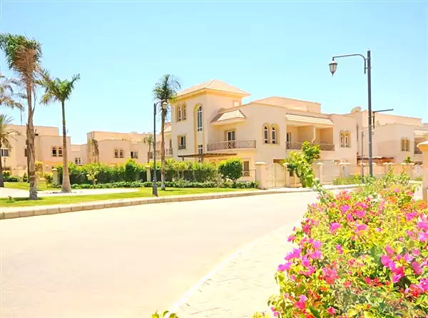 https://aqarmap.com.eg/ar/listing/6839468-for-sale-cairo-el-sheikh-zayed-city-compounds-greens