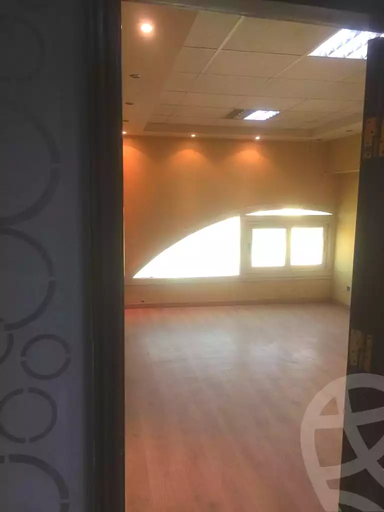 https://aqarmap.com.eg/ar/listing/6849133-for-sale-cairo-6th-of-october-el-hay-el-motamyz-el-motamayez-neighborhood-soaad-kafafi-st
