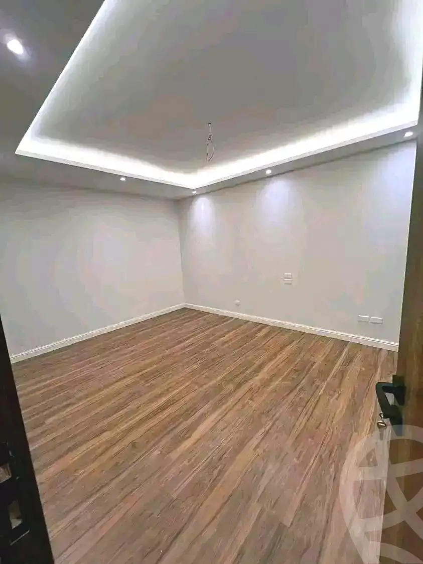 https://aqarmap.com.eg/ar/listing/6857063-for-sale-cairo-new-cairo-compounds-sarai-croons