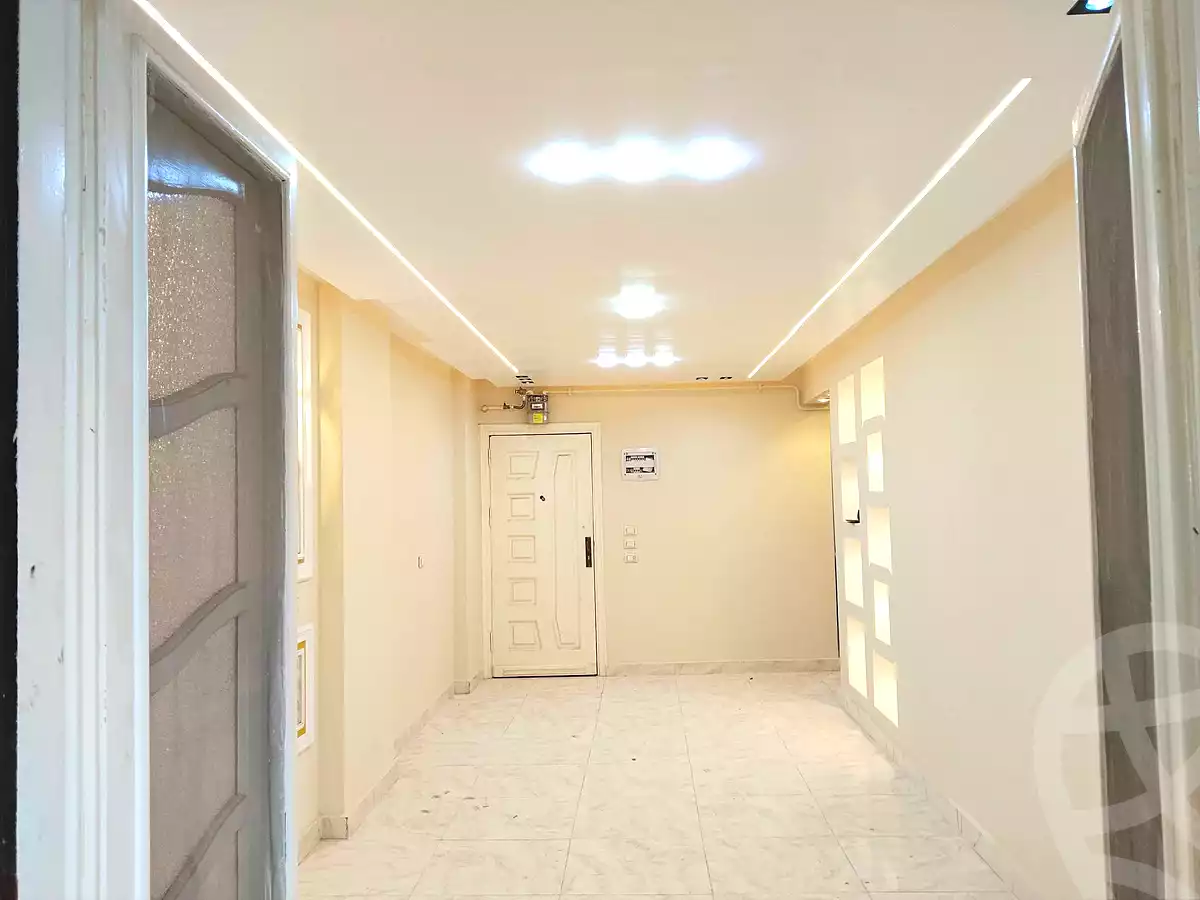https://aqarmap.com.eg/ar/listing/6888843-for-sale-alexandria-al-agamy-bw-ywsf-hosni-mubarak-st