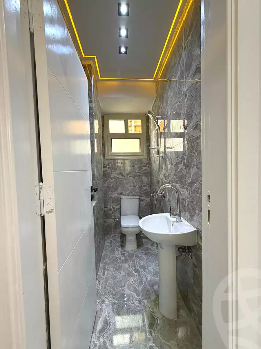 https://aqarmap.com.eg/ar/listing/6895438-for-sale-cairo-6th-of-october-el-ahyaa-neighborhood-3rd-al-hay-al-thalith-st