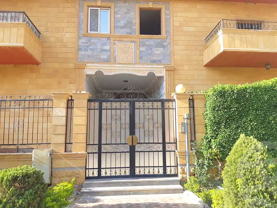 https://aqarmap.com.eg/ar/listing/6895561-for-sale-cairo-new-cairo-first-settlement-neighbourhood-5-el-shaheed-islam-raafat-st