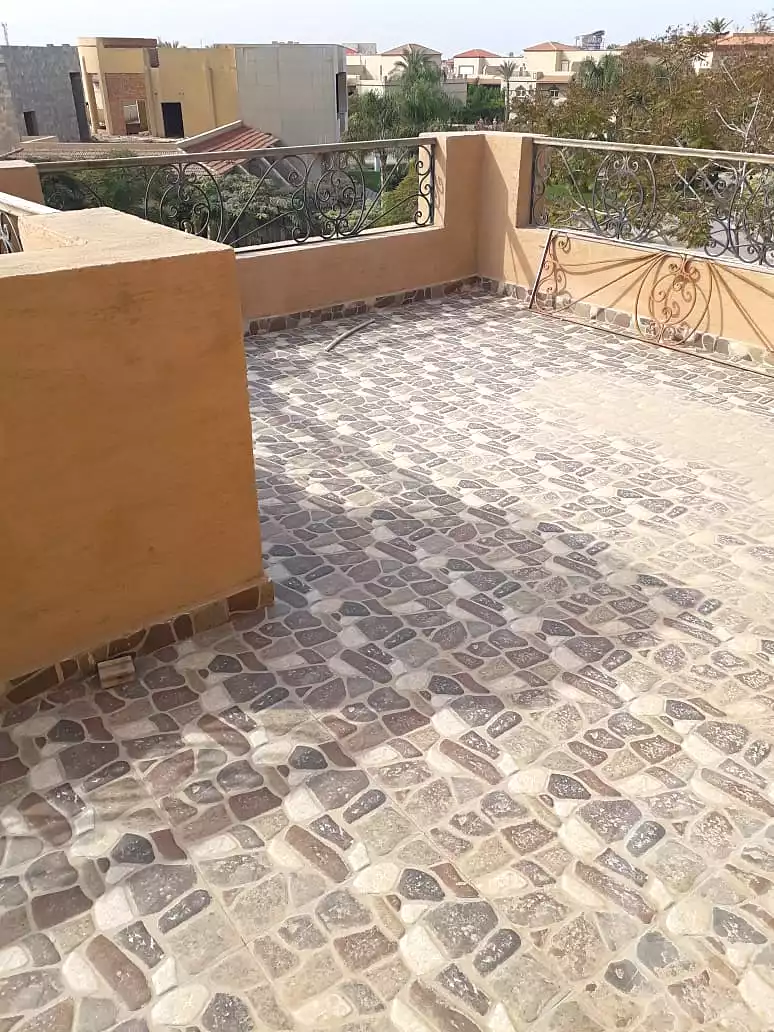 https://aqarmap.com.eg/ar/listing/6895906-for-sale-cairo-new-cairo-compounds-moon-valley
