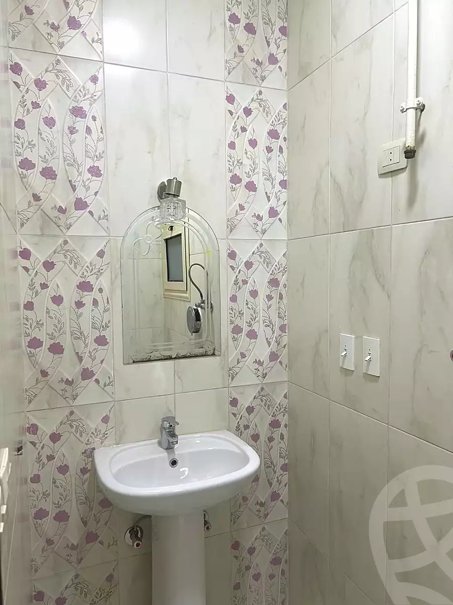 https://aqarmap.com.eg/ar/listing/6901611-for-rent-cairo-6th-of-october-el-hay-el-motamyz-el-motamayez-neighborhood-abd-el-moneim-riad-st
