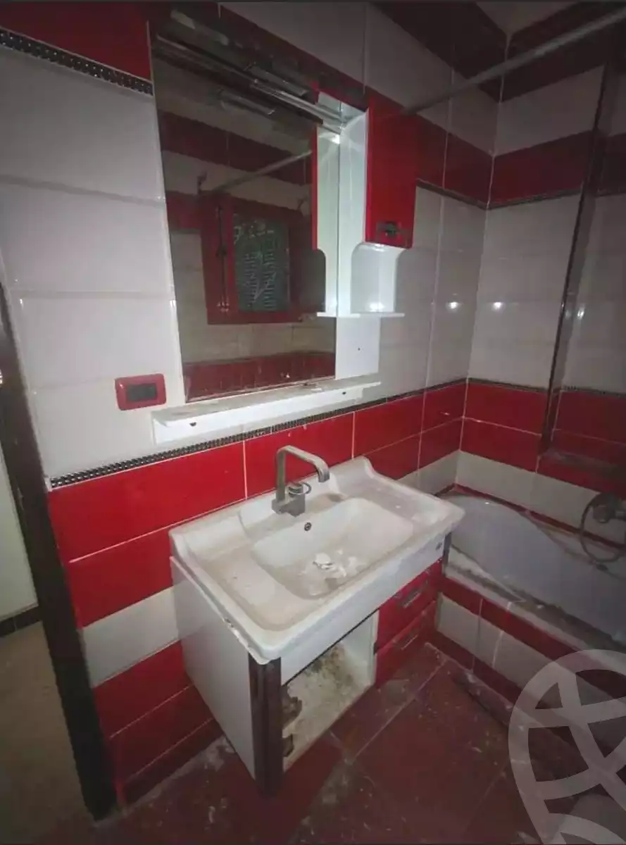 https://aqarmap.com.eg/ar/listing/6906957-for-sale-alexandria-al-agamy-el-hanouvel-radwan-st